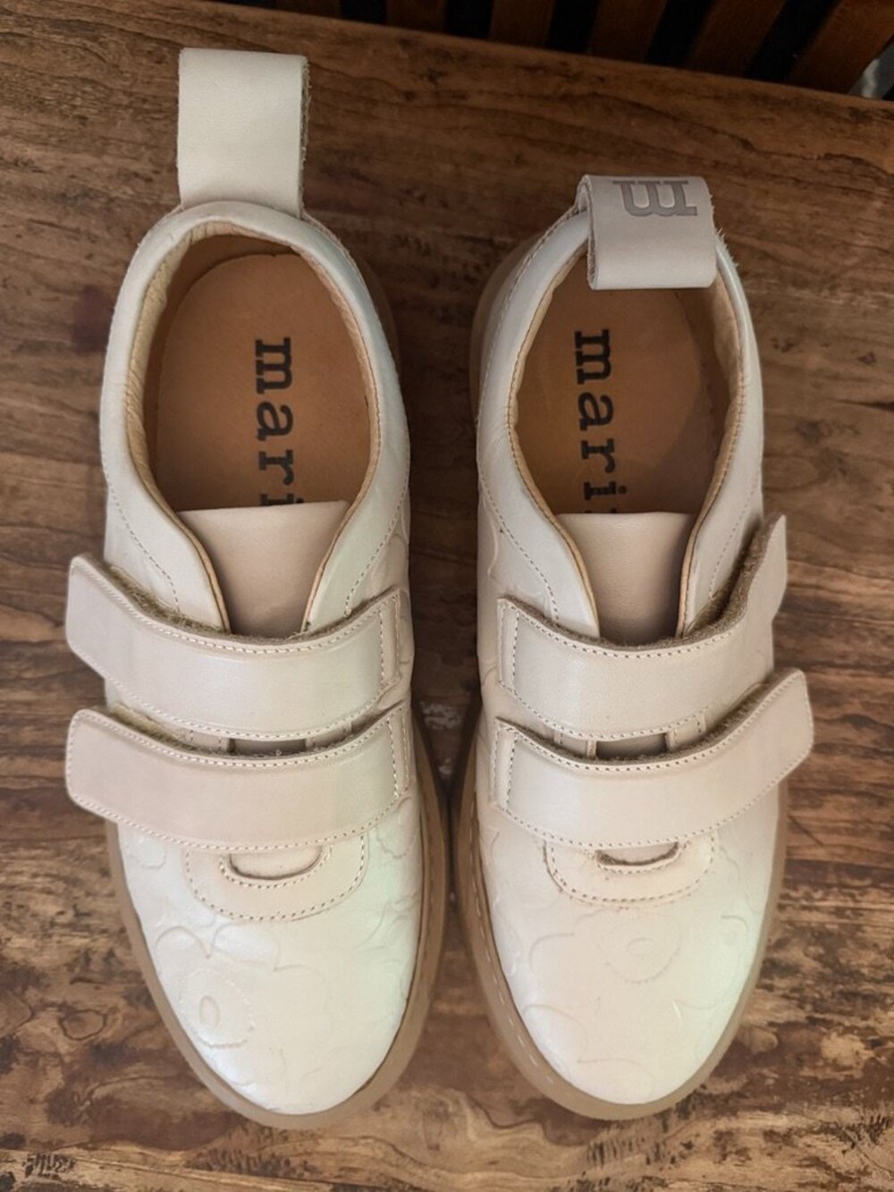 unisex Marimekko Rinnekedolla Cream Leather Embossed Floral Sneakers. 41
